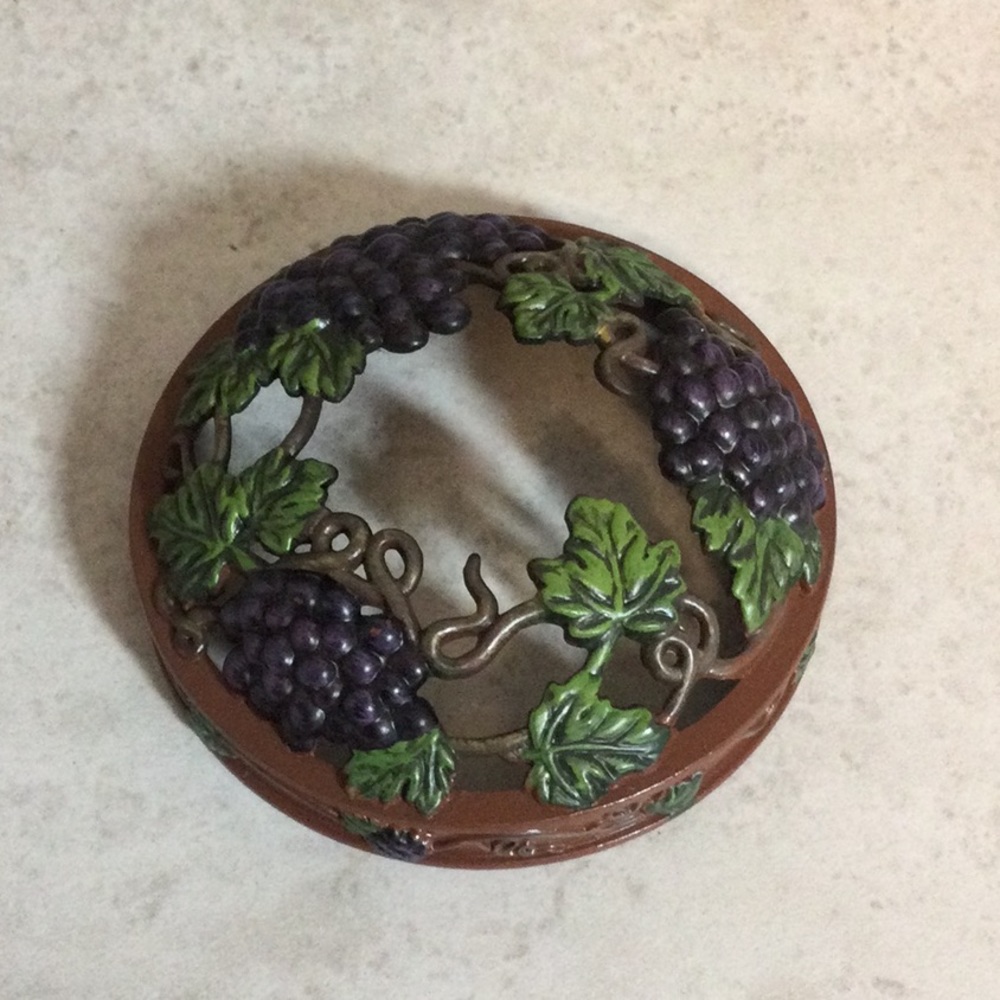 Yankee Candle grapes and vines jar burning lid